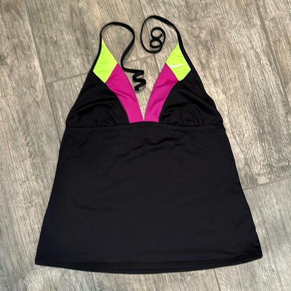 Nike swim top in Medium - Picture 1 of 3
